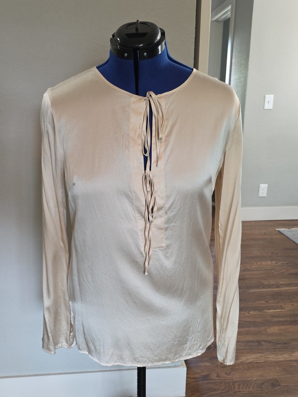 Banana Republic Cream/light Tan Blouse With Ties - Picture 2 of 9